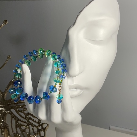 Gorgeous Colors! Glass Beaded Memory Wire Bracelet - Picture 2 of 4